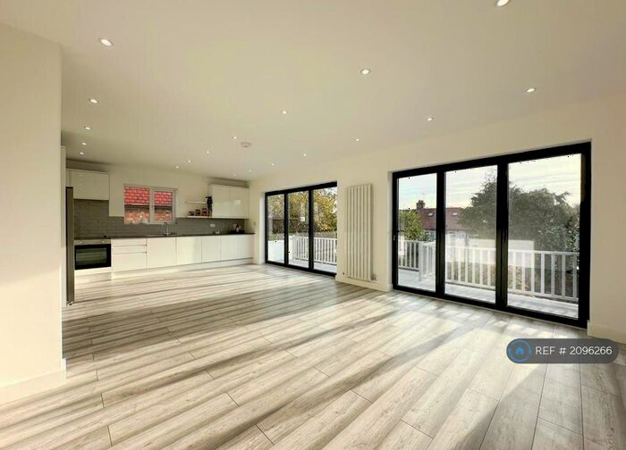 4 Bedroom Semi-Detached House To Rent In Eversleigh Road, Barnet, EN5