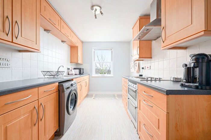 2 Bedroom Flat For Sale In Edmund Place, Dunfermline, KY12