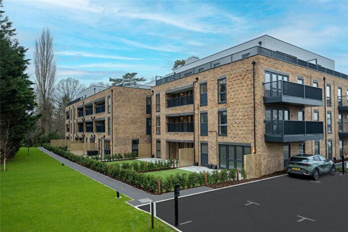 3 Bedroom Apartment For Sale In Oaklands House, Littleworth Road, Esher, KT10