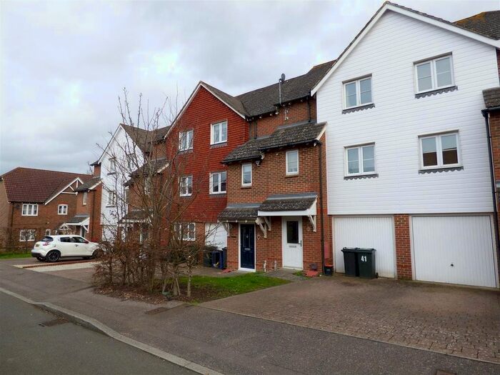 3 Bedroom Town House To Rent In Greyhound Chase, Singleton, Ashford, TN23