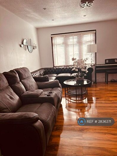 4 Bedroom Semi-Detached House To Rent In Wyatt Road, Dartford, DA1