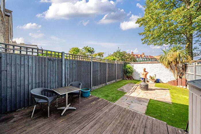 5 Bedroom End Of Terrace House For Sale In Hither Green Lane, London, SE13