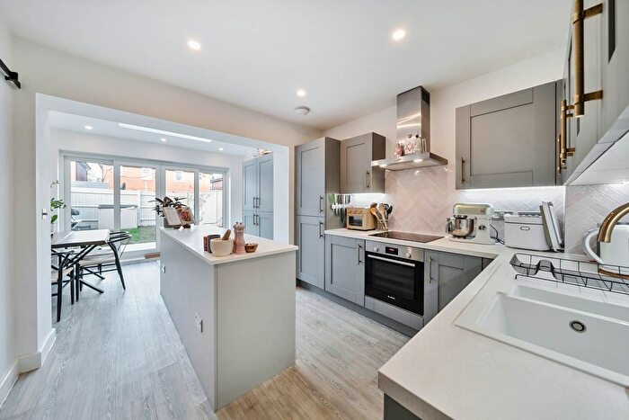 2 Bedroom Property For Sale In Heath Way, Radlett, WD7