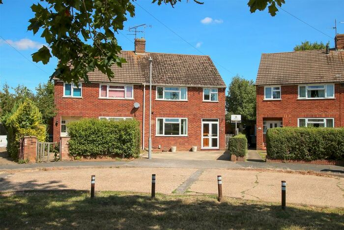3 Bedroom Semi-detached House For Sale In Cromwell Avenue, Aylesbury, Buckinghamshire, HP19