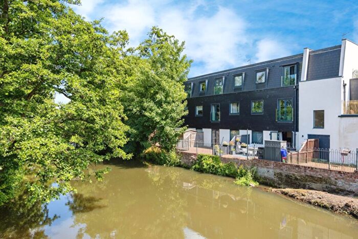 2 Bedroom Flat For Sale In Flambard Way, Godalming, Surrey, GU7