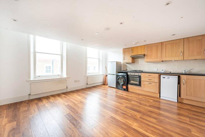 2 Bedroom Flat For Sale In Stoke Newington High Street, Stoke Newington, London, N16