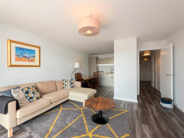 3 Bedroom Flat To Rent In Annandale Street, Edinburgh, EH7