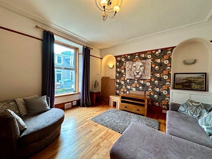 2 Bedroom Flat To Rent In Chestnut Row, Aberdeen, AB25