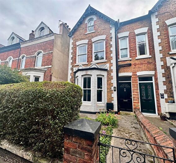 4 Bedroom Semi-detached House For Sale In Londesborough Road, Scarborough, YO12