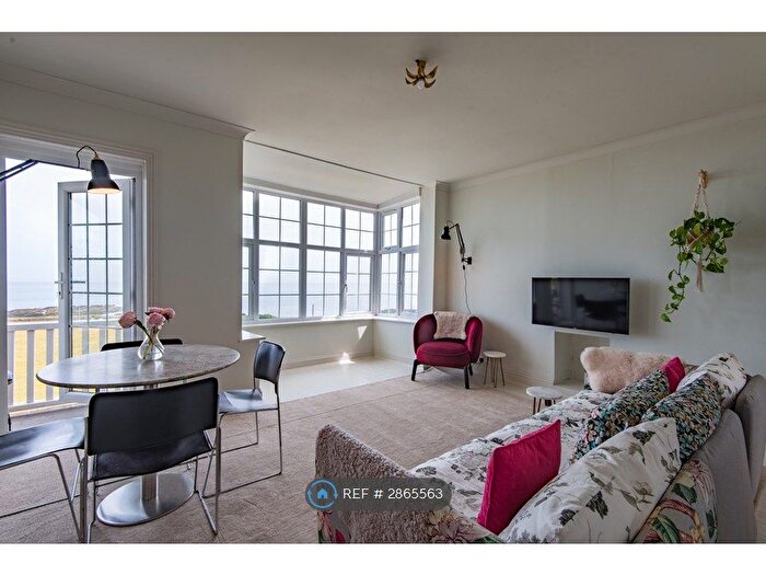 2 Bedroom Flat To Rent In Palm Bay Court, Margate, CT9