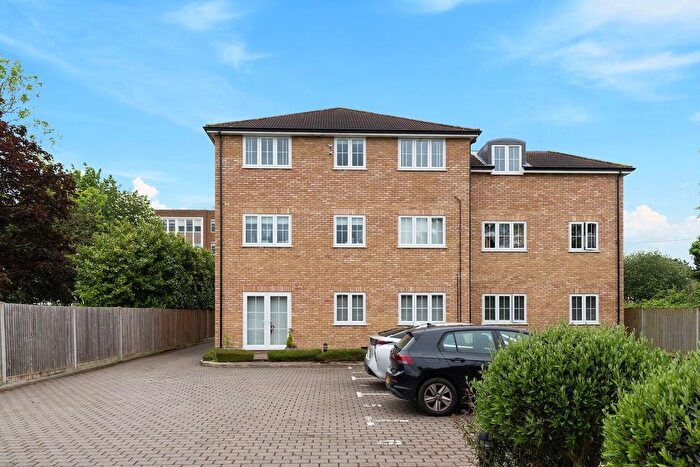 2 Bedroom Flat For Sale In Chertsey Road, Ashford, TW15
