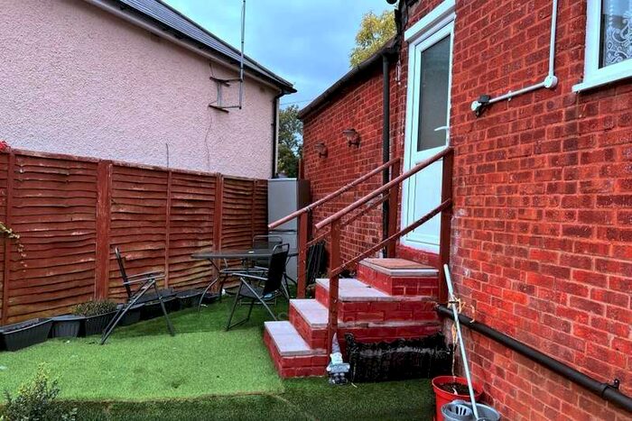 3 Bedroom Flat To Rent In Allens Croft Road, B14