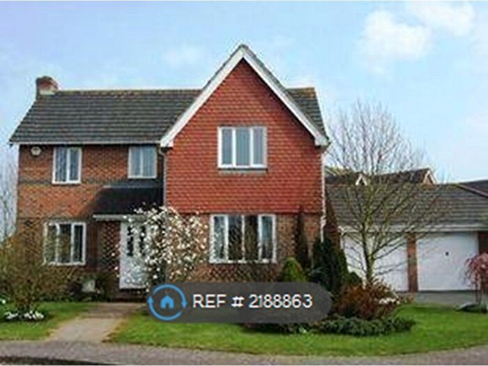 4 Bedroom Detached House To Rent In Hunt Close, Hawkinge, CT18