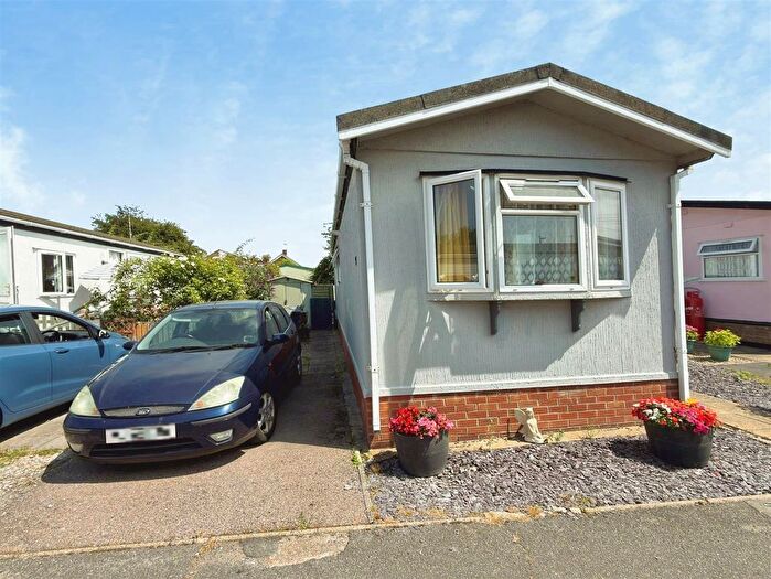 2 Bedroom Park Home For Sale In Beach Farm Park, Arbor Lane, Pakefield, Lowestoft, NR33