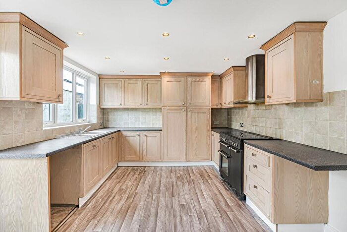 4 Bedroom Semi-Detached House To Rent In Midhurst Avenue, Westcliff-On-Sea, SS0