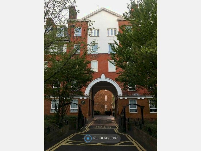 3 Bedroom Flat To Rent In Brixton Hill, London, SW2