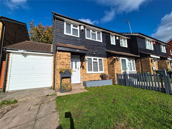 3 Bedroom End Of Terrace House For Sale In Doveney Close, St Pauls Cray, Kent, BR5