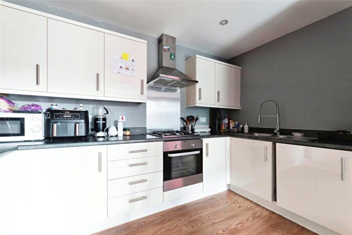 2 Bedroom Flat For Sale In Church Hill, Loughton, Essex, IG10