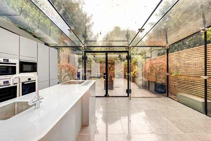 3 Bedroom Flat To Rent In Portland Terrace, The Green, Richmond, TW9