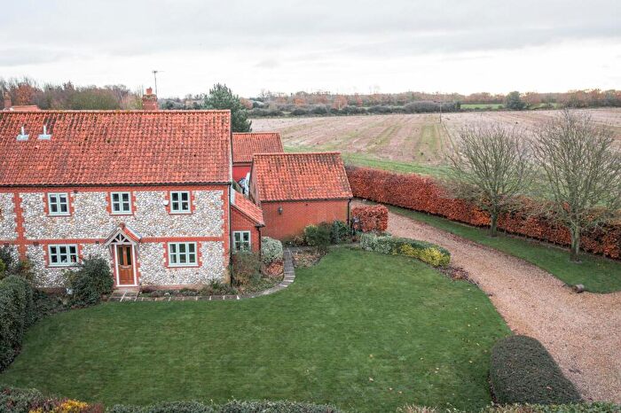4 Bedroom Semi-Detached House For Sale In Castle Acre Road, Great Massingham, PE32