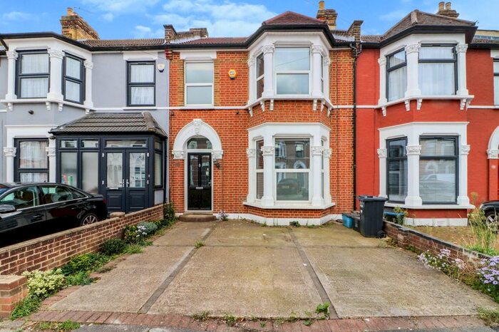 3 Bedroom Terraced House To Rent In Kinfauns Road, Ilford, IG3