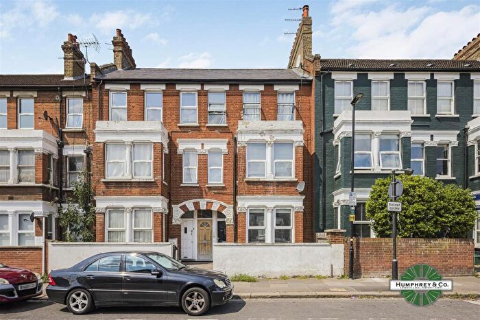 2 Bedroom Flat For Sale In Mount Pleasant Road, London, N17