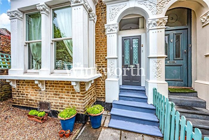 2 Bedroom Flat For Sale In Coningsby Road, London, N4