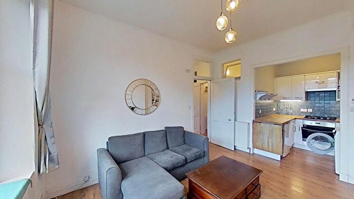 1 Bedroom Flat To Rent In Rossie Place, Edinburgh, EH7