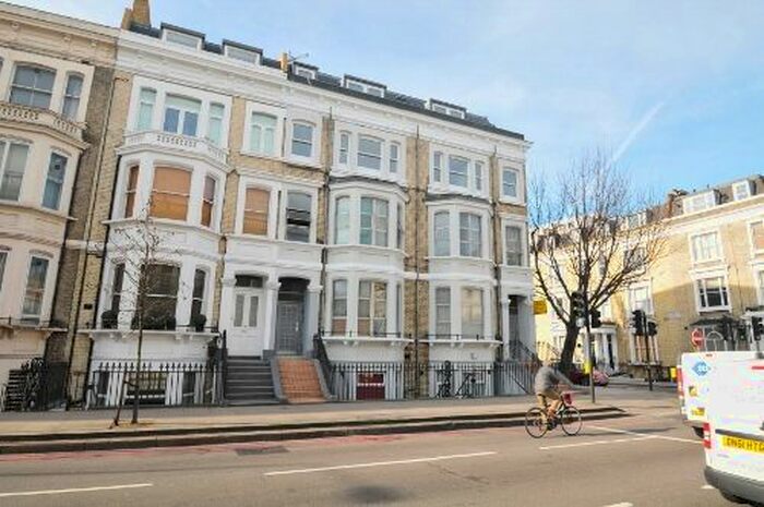 Studio To Rent In Warwick Road, London, SW5