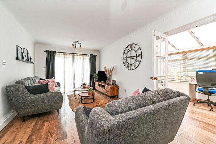 3 Bedroom End Of Terrace House For Sale In Cormorant Close, Fareham, PO16