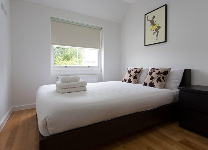 1 Bedroom Flat To Rent In Flat, Princes Square, Bayswater, W2