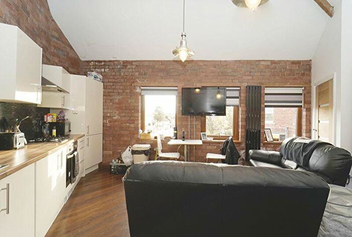 2 Bedroom Flat To Rent In Cross Chapel Street, Leeds, LS6