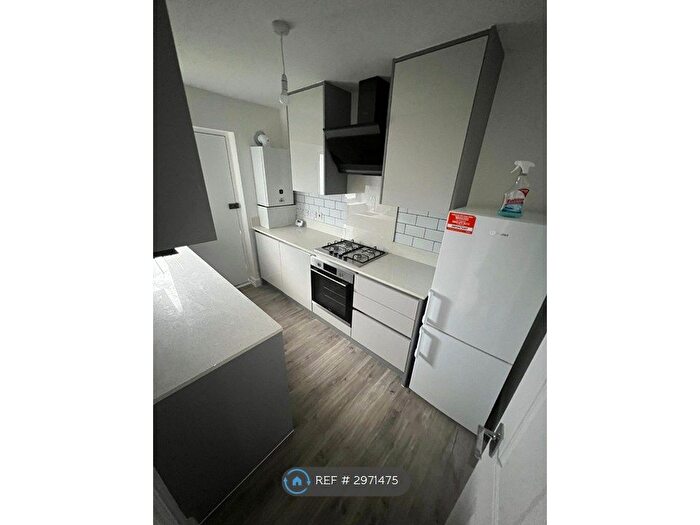 2 Bedroom Flat To Rent In Kenton Lane, Harrow, HA3