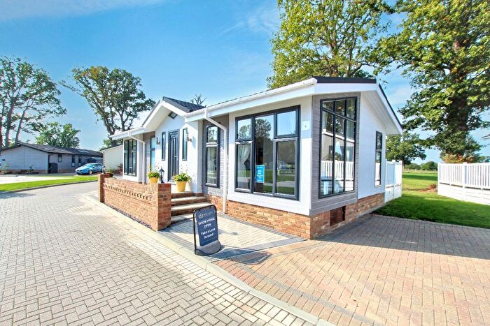 2 Bedroom Bungalow For Sale In Meadow Gardens, Spill Land Country Park, TN27