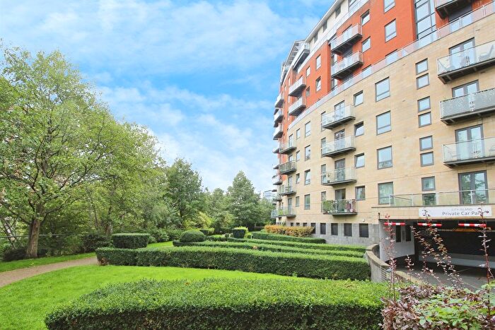 2 Bedroom Flat For Sale In Gotts Road, Leeds, LS12