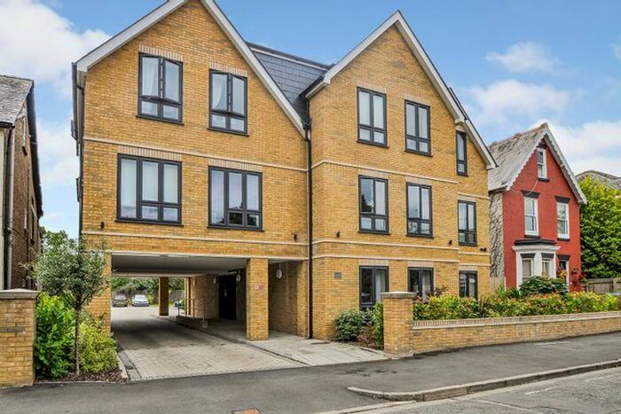 2 Bedroom Flat To Rent In Norfolk Road, Maidenhead, SL6