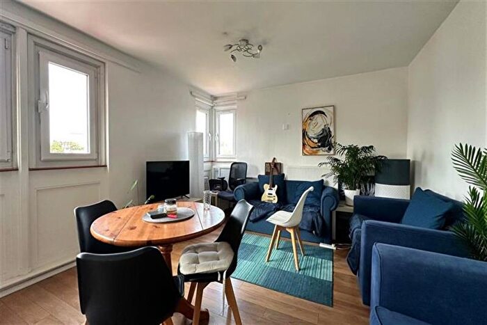 2 Bedroom Flat For Sale In Kelvedon House, Guildford Road, Nine Elms, London, SW8