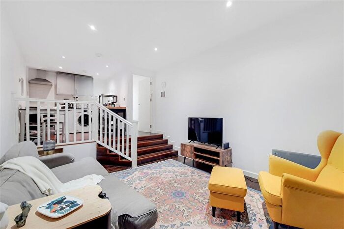 1 Bedroom Flat To Rent In North End Road, London, SW6