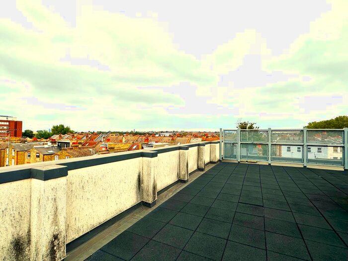 2 Bedroom Flat To Rent In Tooting High Street, London, SW17