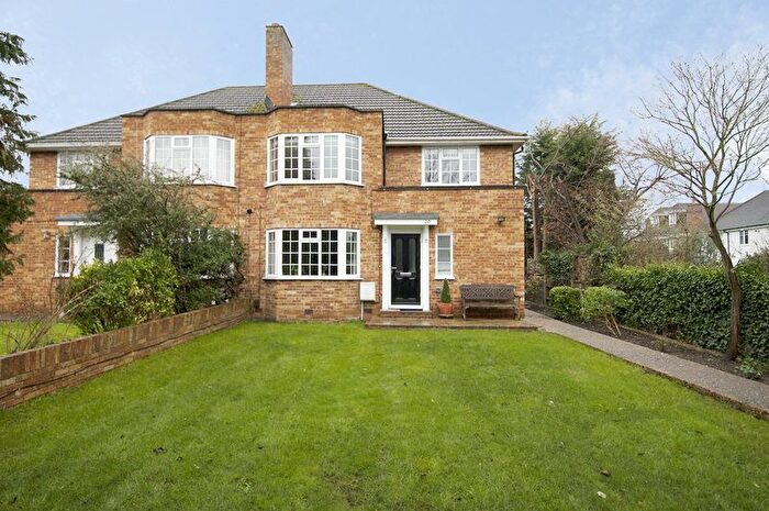 2 Bedroom Maisonette To Rent In Gladsmuir Close, Walton-On-Thames, KT12