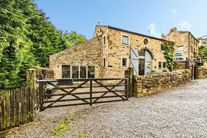 4 Bedroom Detached House For Sale In Woodhead Road, Holmfirth, HD9