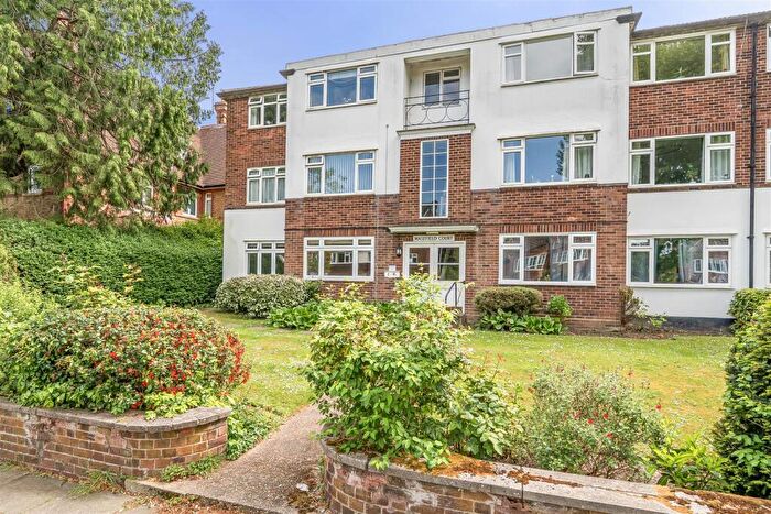 2 Bedroom Apartment For Sale In Lovelace Road, Surbiton, KT6