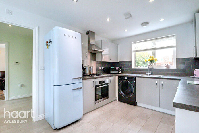 3 Bedroom Semi-Detached House For Sale In Victor Close, Aylesbury, HP18