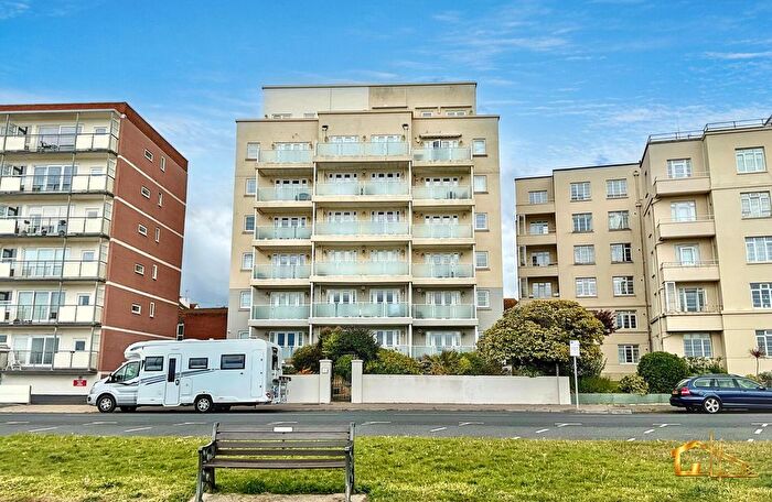 3 Bedroom Flat For Sale In Bedford Avenue, Bexhill-On-Sea, TN40