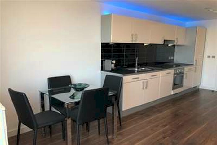 Flat To Rent In Number One Pink, Media City, M50