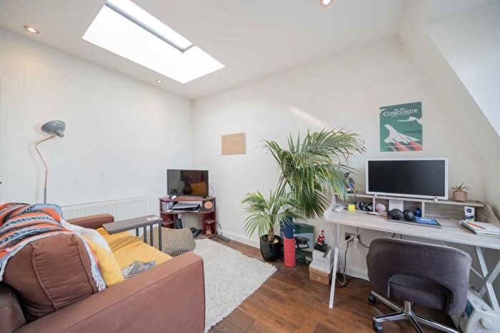 1 Bedroom Flat To Rent In Hackney Road, Cambridge Heath, E2