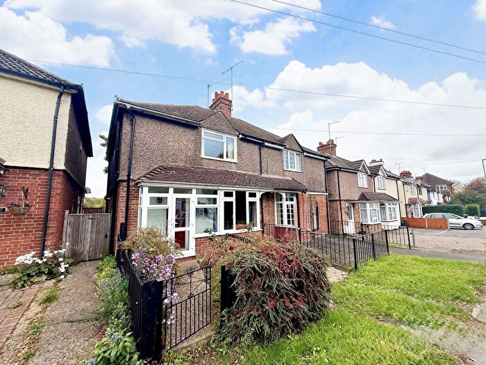 3 Bedroom Semi-detached House For Sale In Old Stoke Road, Aylesbury, HP21