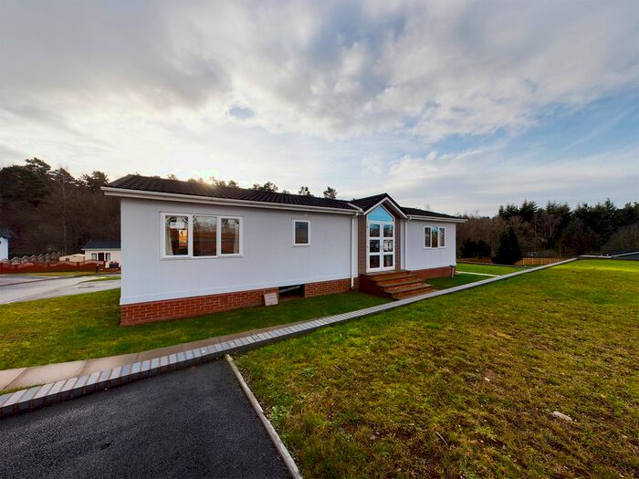 2 Bedroom Mobile/park Home For Sale In Hollins Park, Quatford, Bridgnorth, WV15