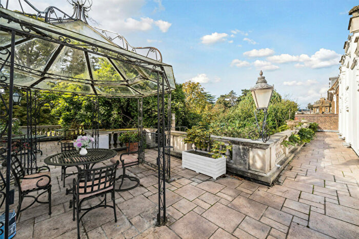 4 Bedroom Terraced House To Rent In Hampton Court Road, East Molesey, KT8