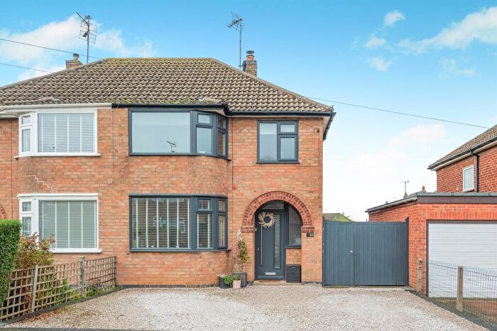 3 Bedroom Semi Detached House For Sale In Highlands Way, Stamford, PE9